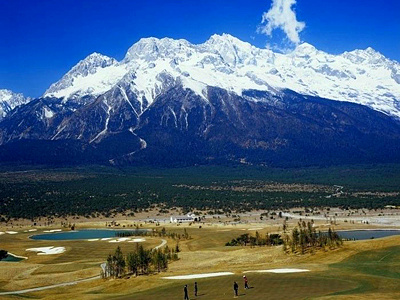 玉龙雪山-雪山高尔夫.jpg