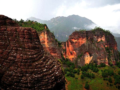 老君山黎明景区-丹霞地貌山顶.jpg