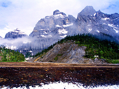 巴拉格宗大峡谷-雪山山顶.jpg