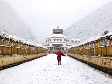 石卡雪山景区-冬天山脚.jpg