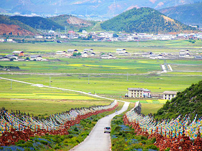 石卡雪山景区-山脚.jpg