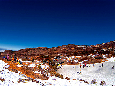 轿子山风景名胜区-游客.jpg