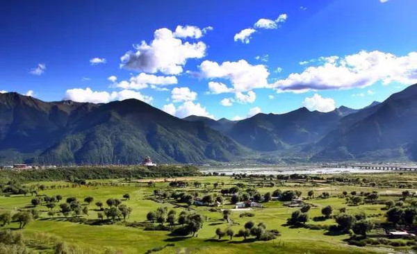 川藏线上风景如画的绝美村镇